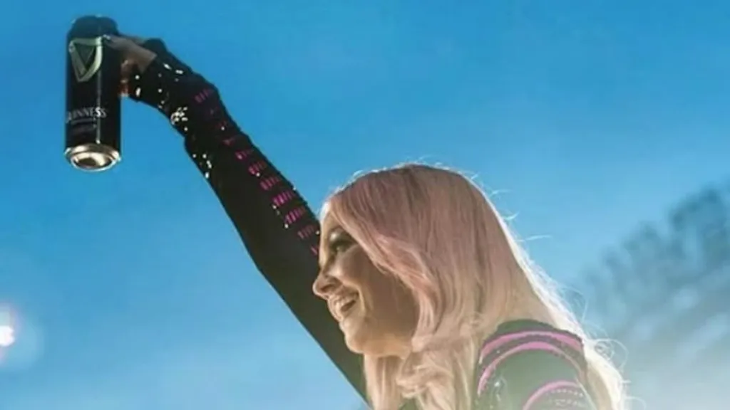 Holly Willoughby and Emma Bunton lead the St. Patrick's Day tributes