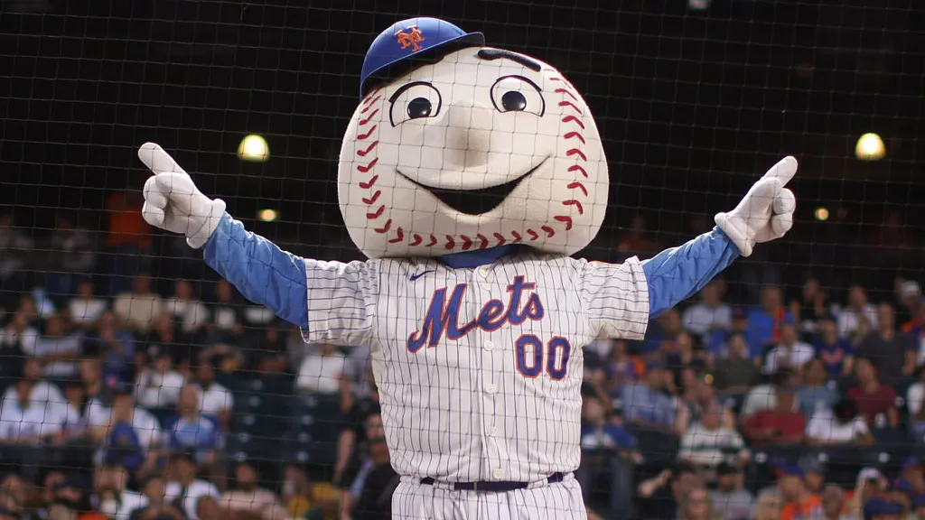 Mets mascot goes viral after suffering embarrassing comedy of errors