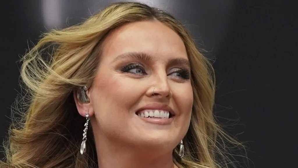 Perrie Edwards belts out her new country song in Newcastle