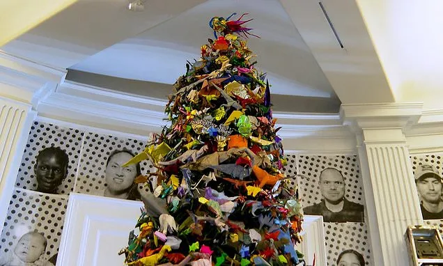 Holiday tree featuring thousands of origami works opens at NYC's...