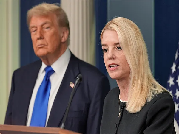 Trump defends US Attorney General Bondi amid MAGA fans backlash over Epstein files - www.lokmattimes.com
