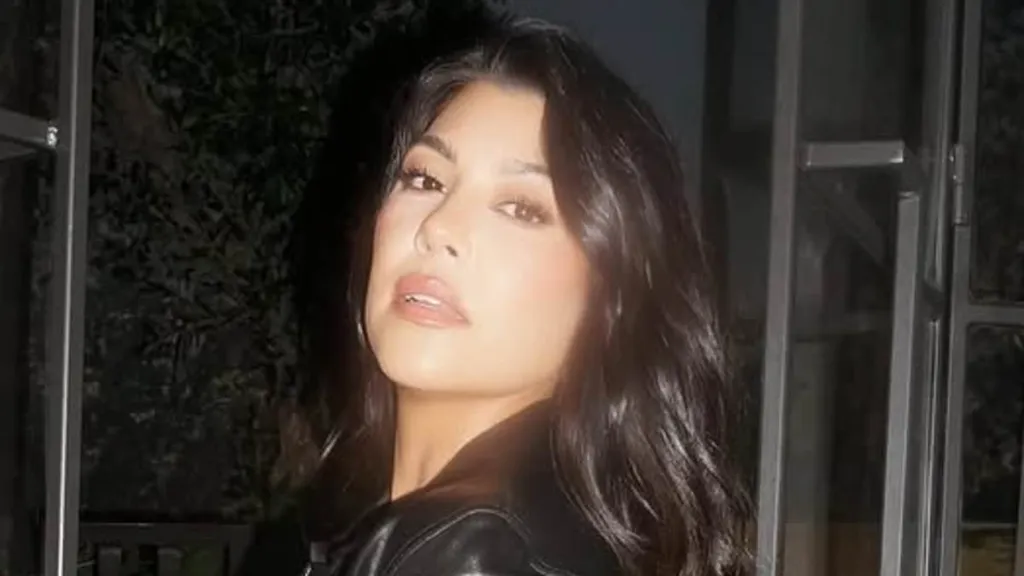 Kourtney Kardashian draws strong reaction after skipping Bezos wedding