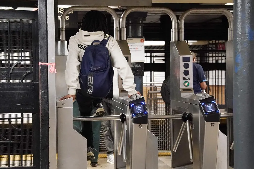 MTA lost $1B to fare-beating  --  and our NYC leaders still do nothing...