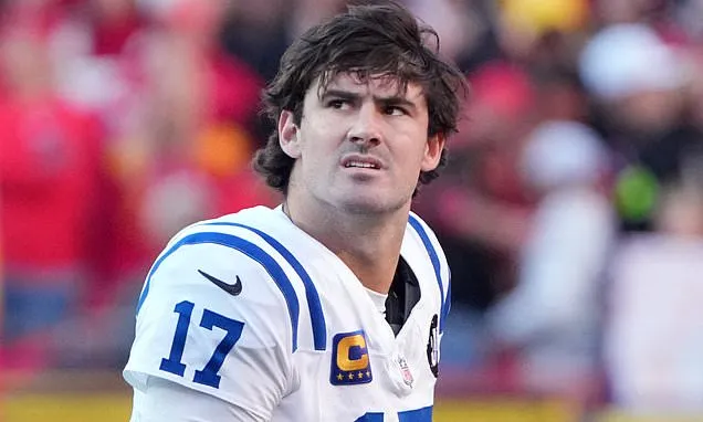 NFL fans left stunned by quarterback's plan to play with a broken leg