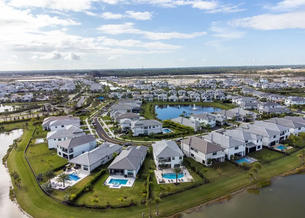 US Mortgage Rates Nudge Higher, Reaching 6.11% for 30-Year Loans