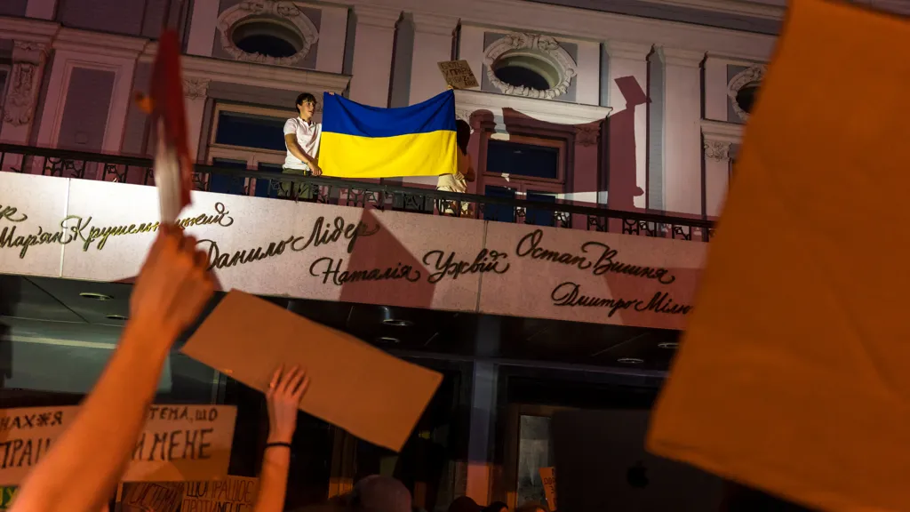 E.U. Cuts Aid to Ukraine Over Corruption Concerns