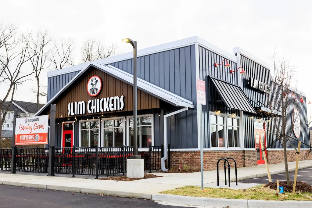 Slim Chickens brings southern flair in its 1st full-service restaurant in Michigan