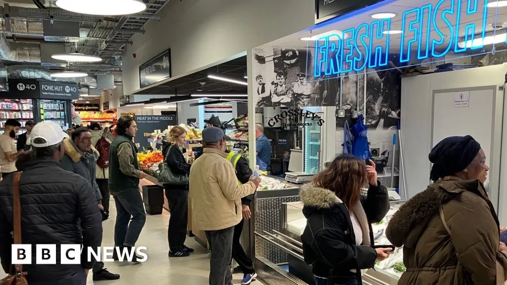 Can peace descend in Oldham's 'toxic' politics?