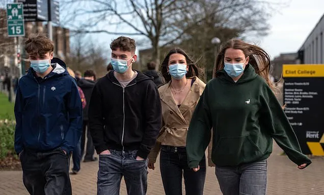 Health officials scramble to trace thousands of meningitis contacts