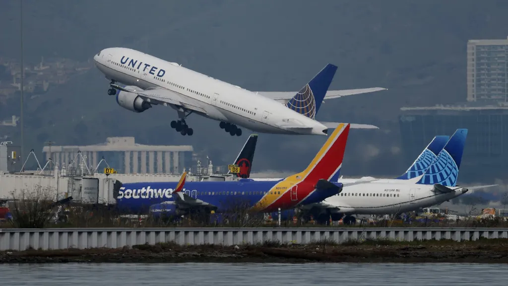 Airline stocks rebounded as oil pulled back. Why the rally may not last