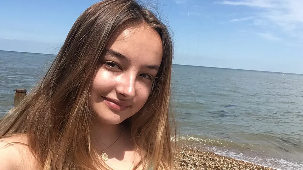 Ruby, 18, died after her tumours were missed 7 times by 6 doctors