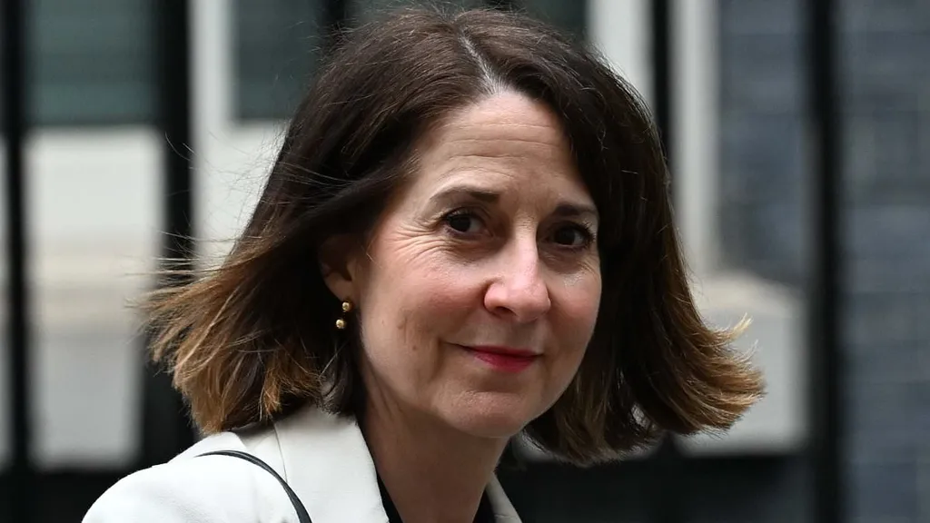 Labour to force academies to take violent pupils