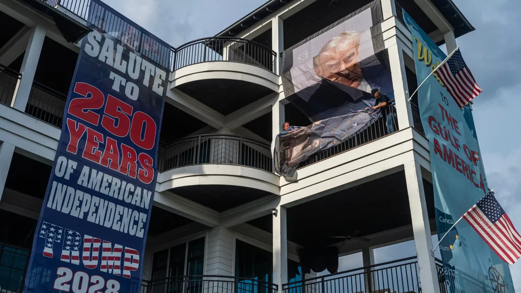 ​A Trump-Themed Beach House vs. 'the Hamptons of the South'