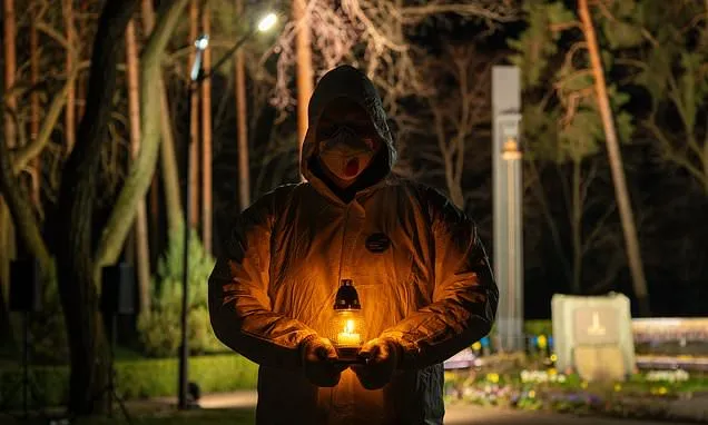 Despite Russia´s war, one Ukrainian city still gathers for midnight...
