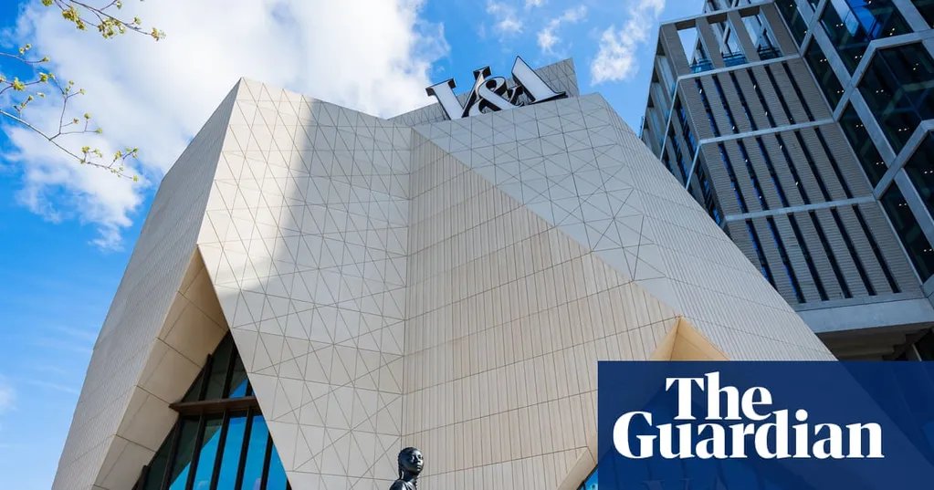 V&A faces calls to become living wage employer on eve of Stratford opening