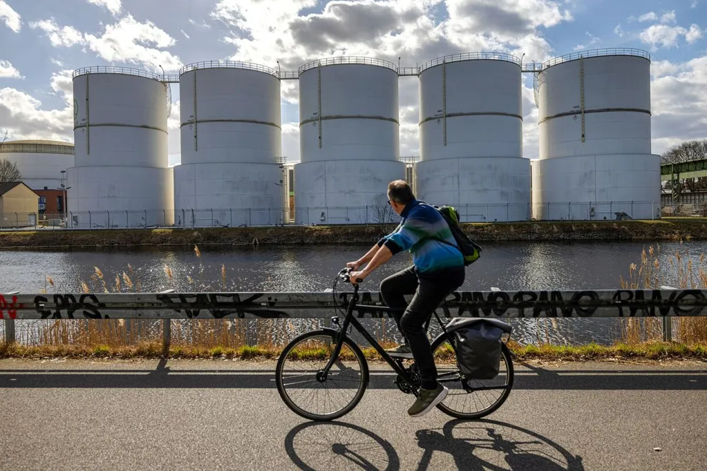 Oil Turmoil Rattles $134 Billion Complex of Quant Trades