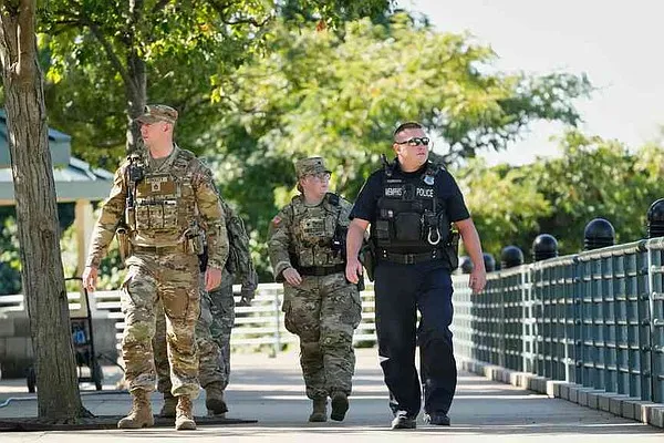 Guard troops begin patrols in Memphis | Northwest Arkansas Democrat-Gazette