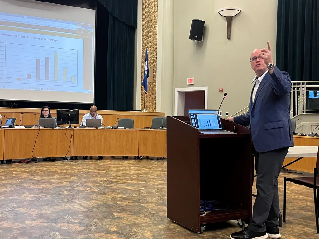 Hamden, with highest debt per capita in CT, urged by adviser to seek state aid, refinancing