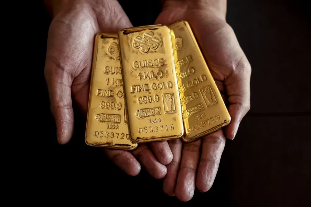 Thai Gold-Trading Curbs Take Effect as Authorities Rein in Baht