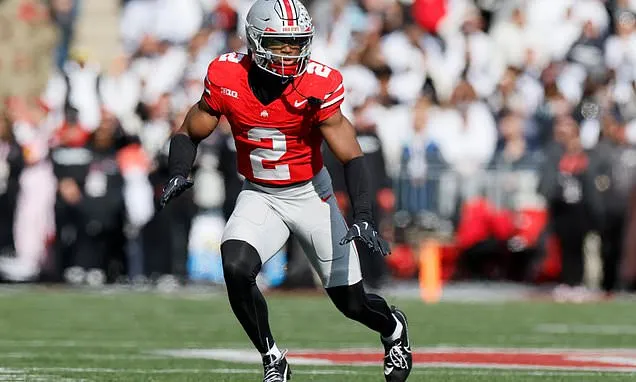Top-ranked Ohio State's rebuilt defense depends on versatile stars...