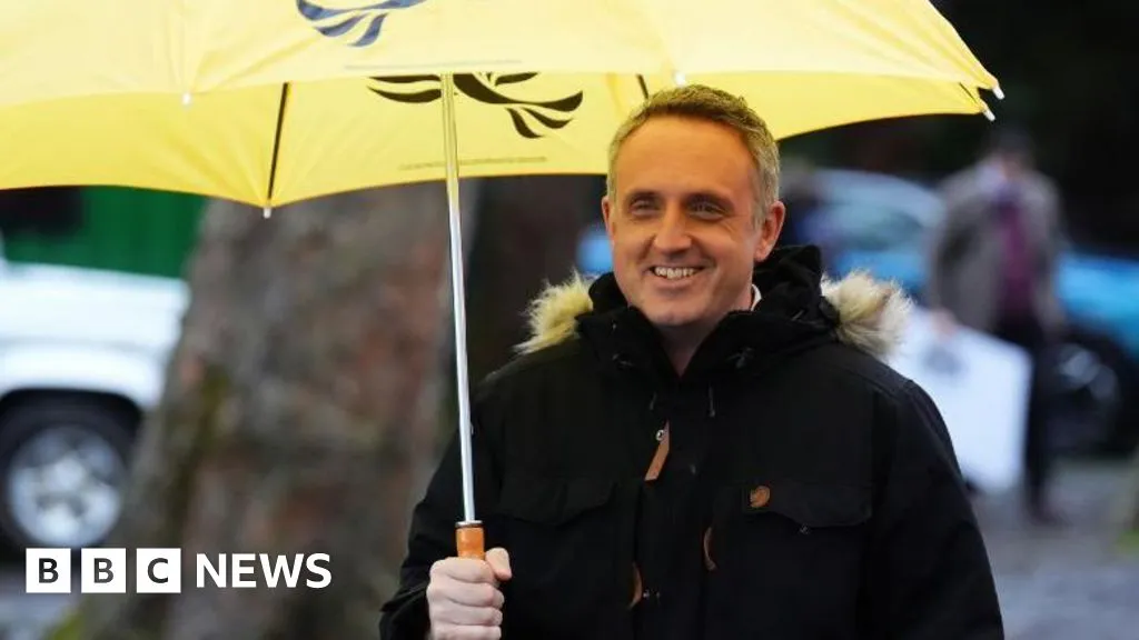 Lib Dem leader signals party could back Sarwar as first minister