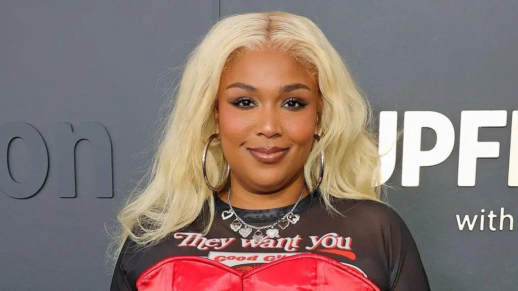 Lizzo confuses fans with NUDE clip as they can't tell if she's naked