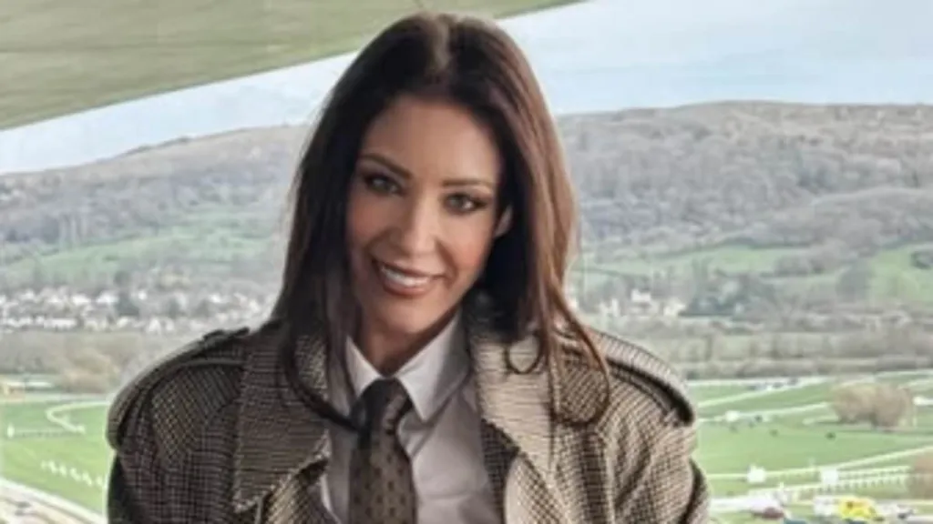 Lorna Luxe steps out at Cheltenham in first outing since John's death