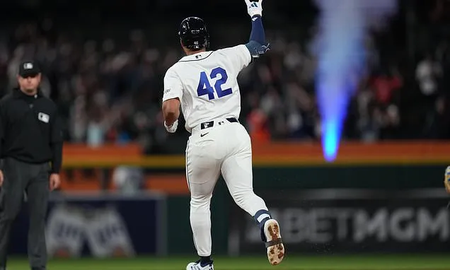 Wenceel Pérez hits an 8th-inning homer as Tigers beat Royals 2-1...