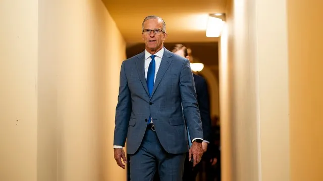 GOP, Democrats both face political risks from fast-moving Iran war