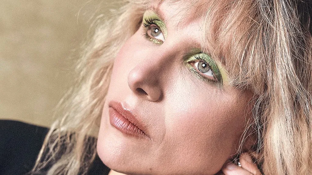 Meet the REAL Amanda... inside the unconventional life of Lucy Punch