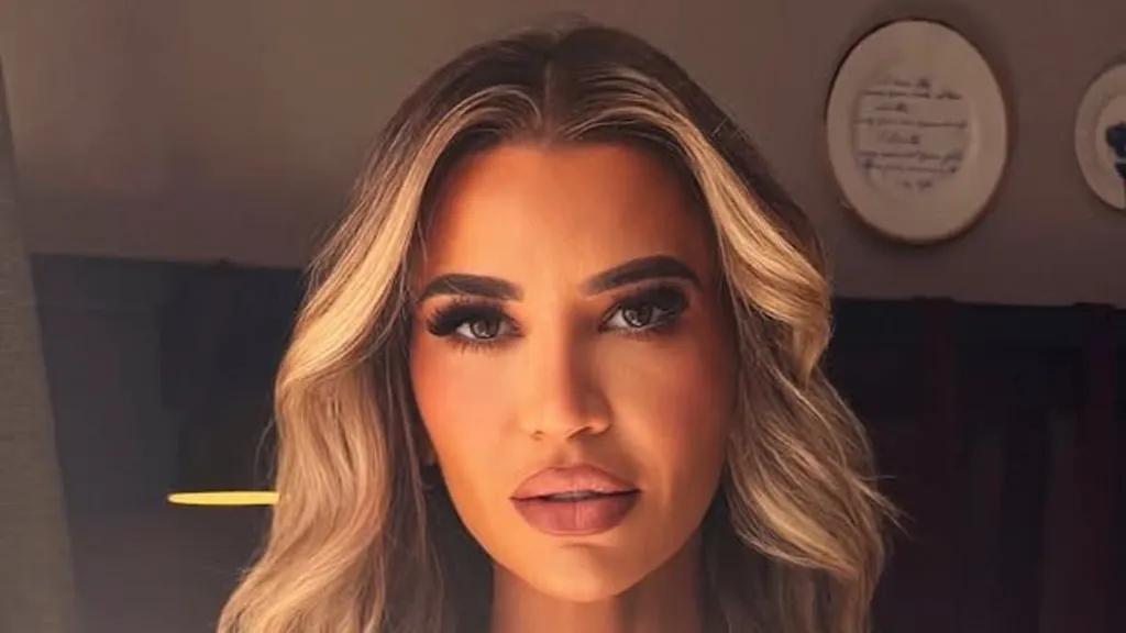 Christine McGuinness sets pulses racing in a towel for sexy new snaps
