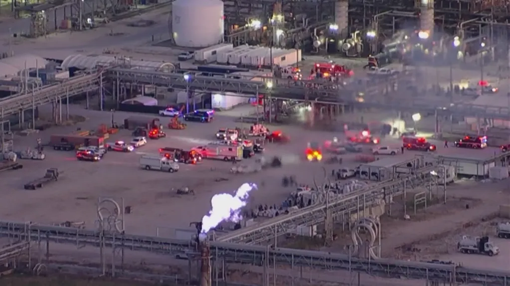 Deadly gas leak at Texas PEMEX facility kills two, injures dozens