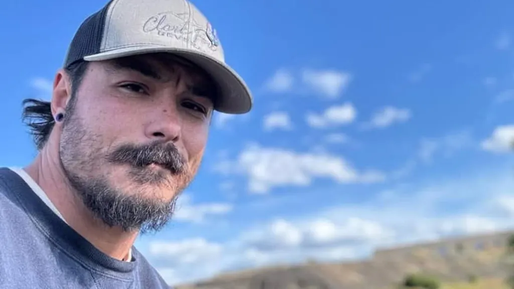 Troubling DNA update in hunt for Travis Decker as cops continue search