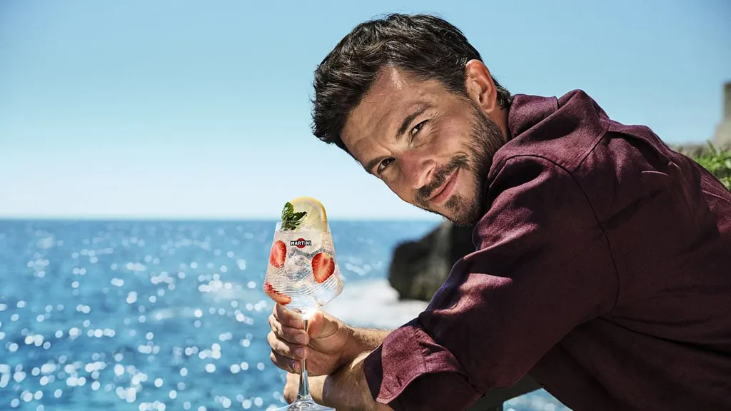 Jonathan Bailey drops major Bond hint with latest collaboration