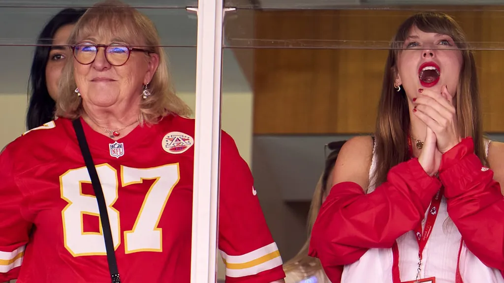 Taylor Swift's future mother-in-law Donna gives stamp of approval