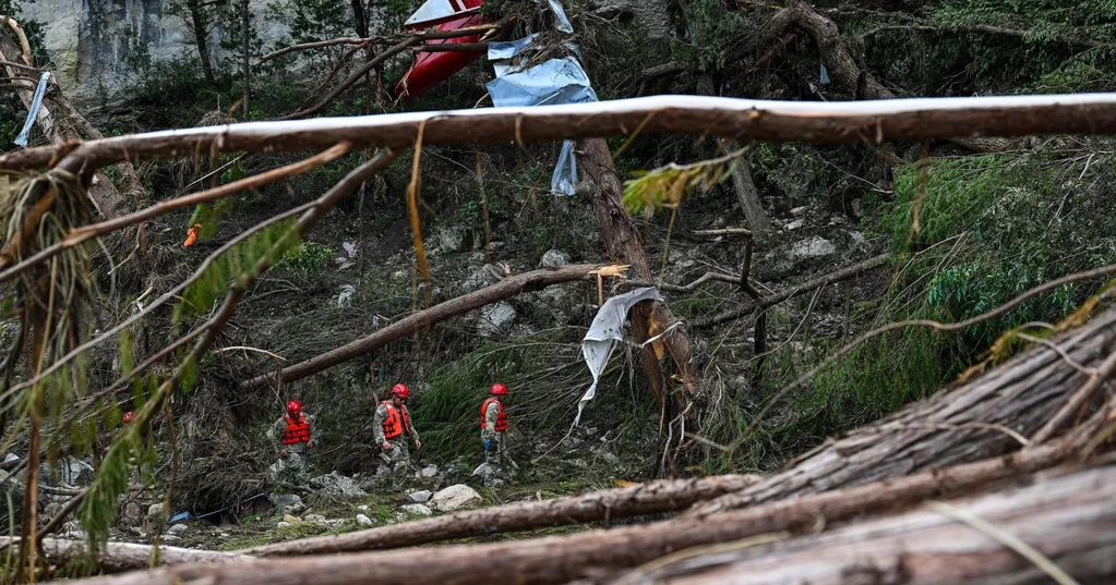 Texas flood rescue teams continue to search for missing people as death toll climbs
