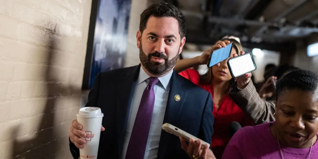 On Capitol Hill, Trump megabill proves Republican 'moderates' are more myth than reality