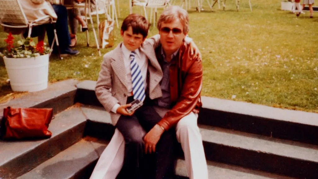 Jimmy Carr's estranged dad says comic broke 20-year feud to ask favour