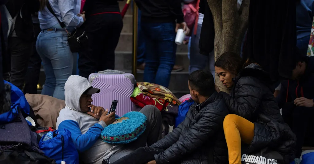 US judges skeptical of Trump ending Venezuelan migrants' legal status