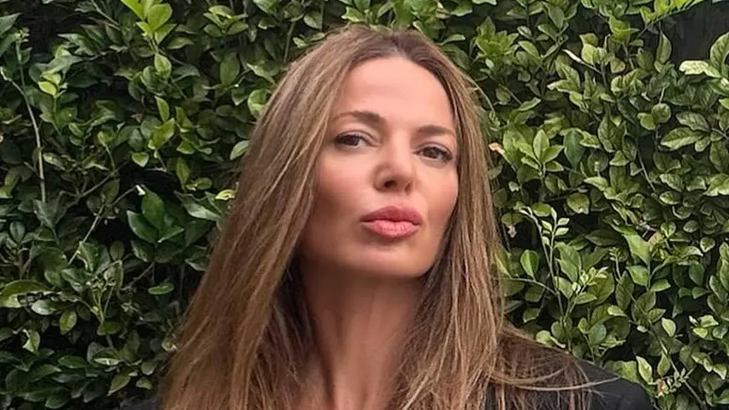 Sydney socialite strips off and models designer belt