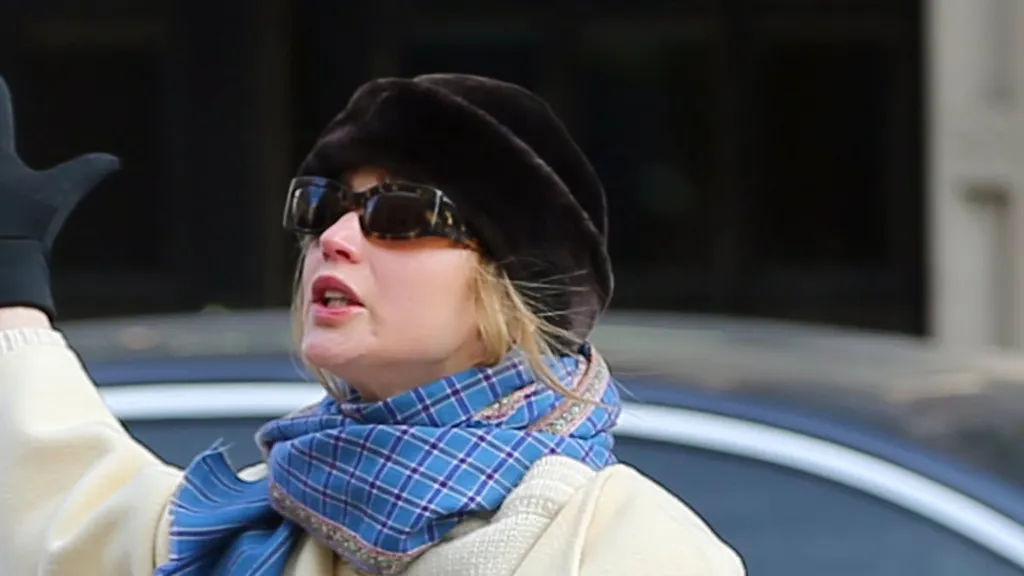 Jennifer Lawrence looks exasperated as she fails to hail a taxi