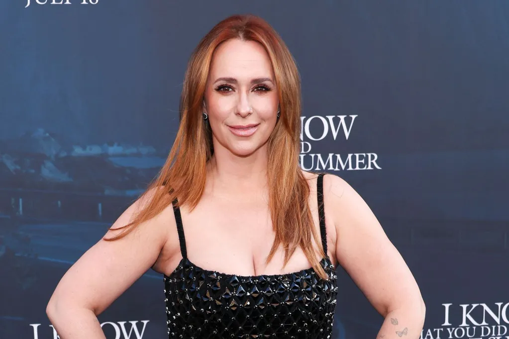 Jennifer Love Hewitt Rocks Ginger Tresses at the 'I Know What You Did Last Summer' Premiere