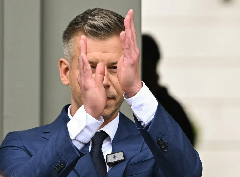 Hungary's new PM takes aim at EU with tough border policy