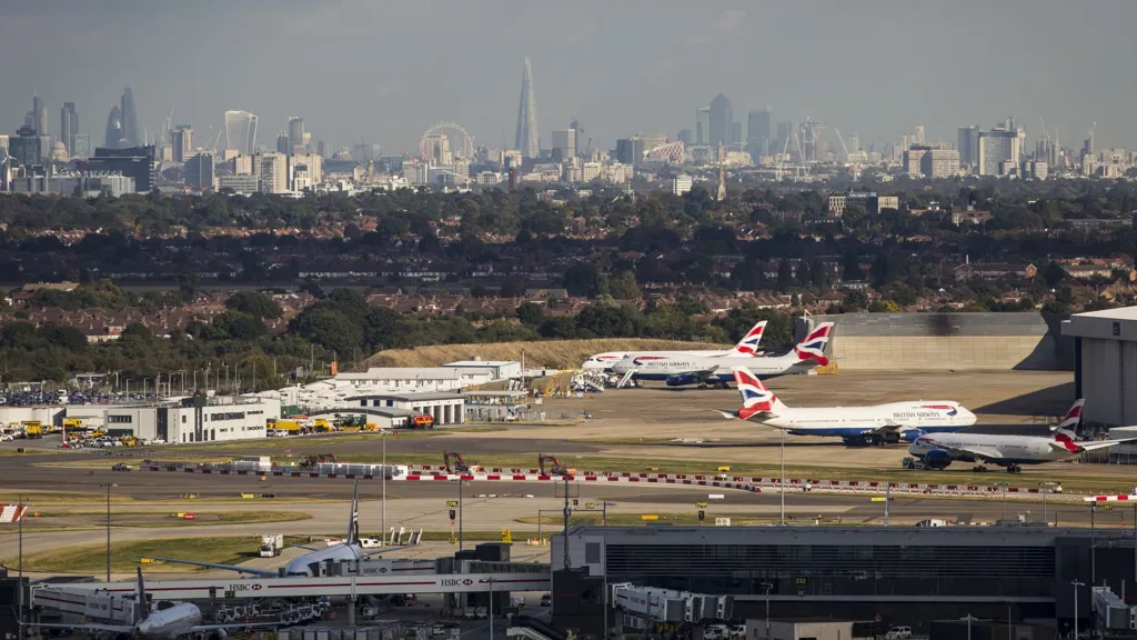 Heathrow boss says 2025 to bring final decision on controversial third runway