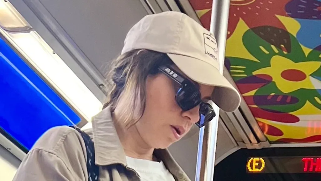PPregnant White Lotus actress is spotted travelling by train in NYC