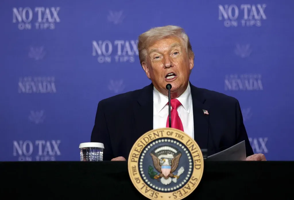 Trump Seeks to Sell Voters on Economy Despite Iran 'Diverson'