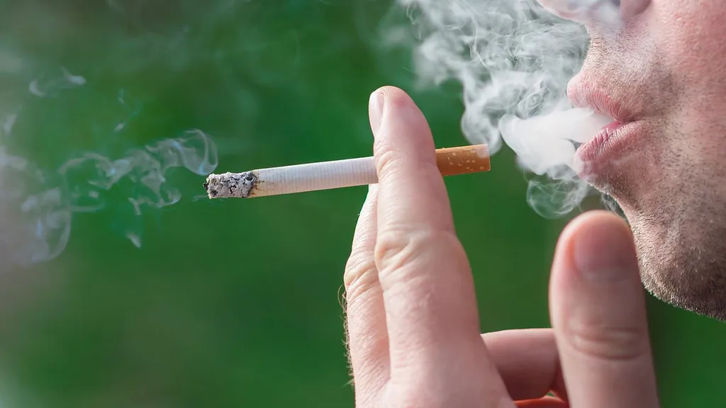 Experts pinpoint how smoking can increase dementia risk