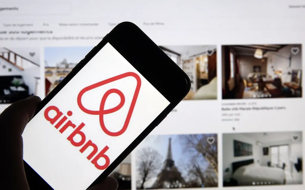 Airbnb Host Gets Message From Guest -- What They See Shocks: 'Proof'