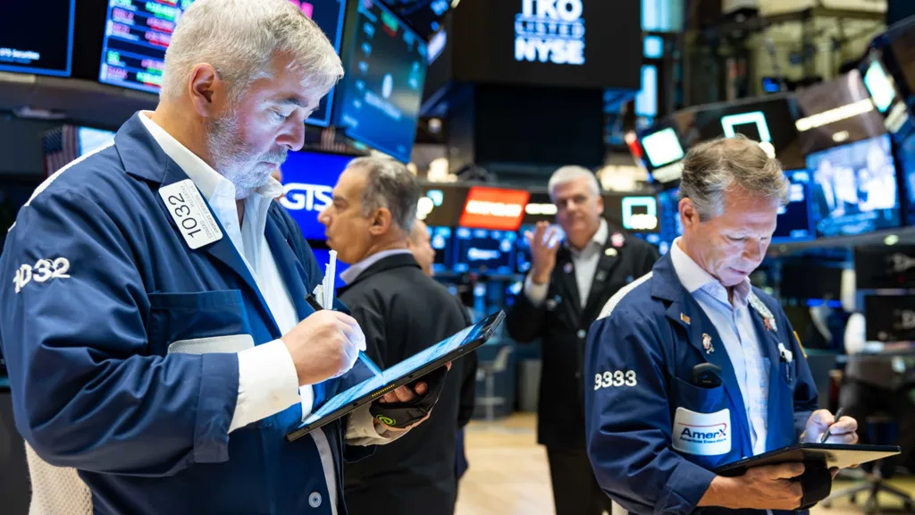 Here's how investors should play the rest of this holiday-shortened trading week