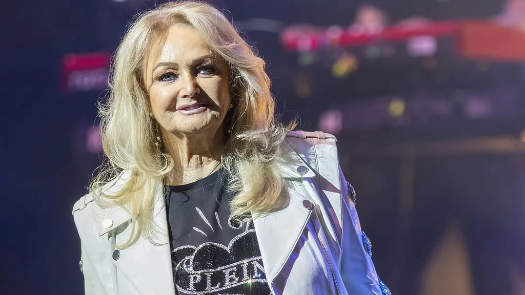 Bonnie Tyler, 74, is resuscitated after going into cardiac arrest